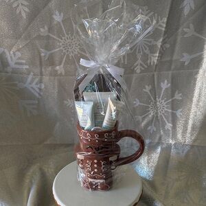 Mary Kay Holiday Gift Set with Brown Mug